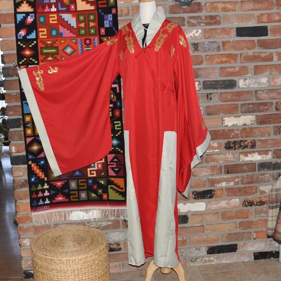 Japanese (?) Kimono Red & Tan Robe Uchikake Gold Sequin Ruffle Neckline - Picture 4 of 8